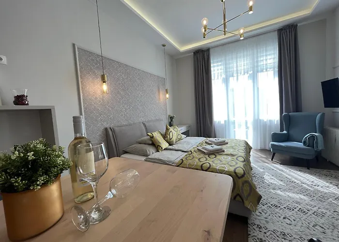 Visit Apartment *
